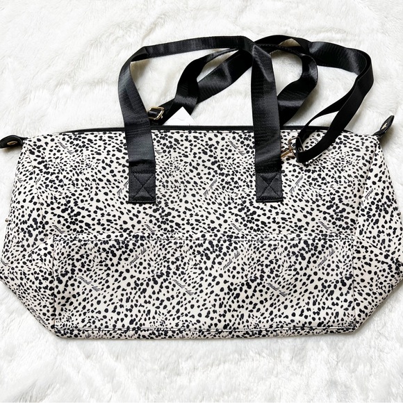NWT Mali & Lili Snow Leopard Weekender Bag w/ Removable Shoulder Strap - Picture 5 of 11